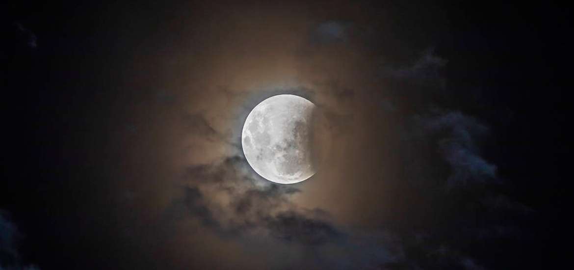 Αυτά 4 ζώδια θα χτυπήσει η Έκλειψη Σελήνης στον Σκορπιό.