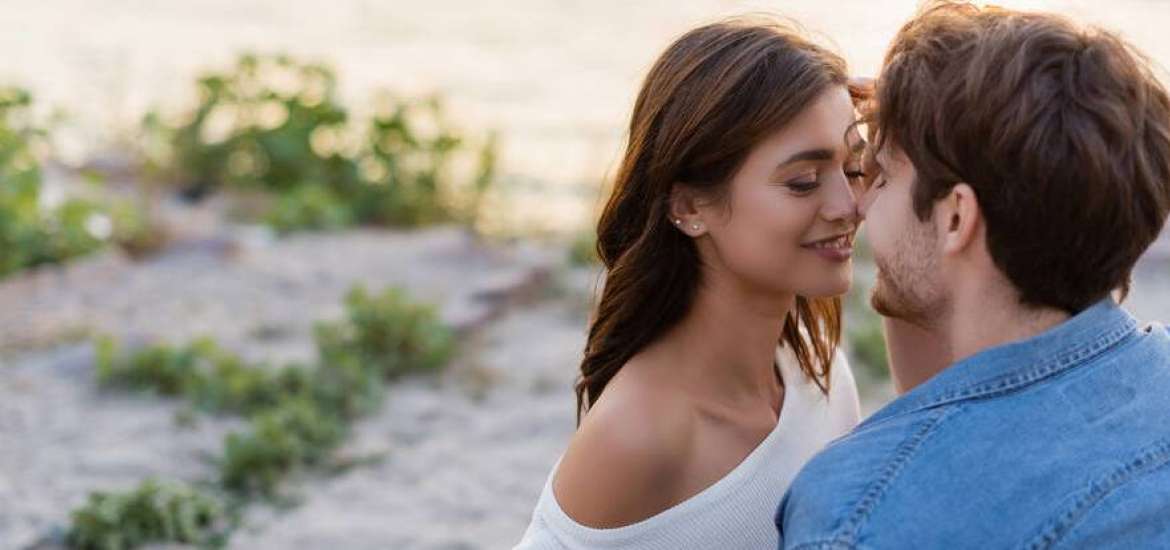 Ποια ζώδια δεν μπορούν να κρύψουν τον έρωτα τους;