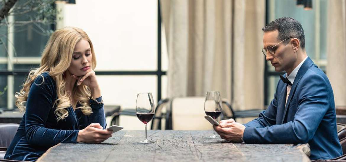 Πως θα καταλάβεις ότι είναι μαζί σου μονάχα από συνήθεια;