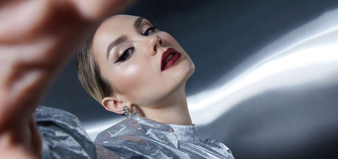 Τα 4 ζώδια που "πιάνουν" τα πάντα πριν καν μιλήσεις.