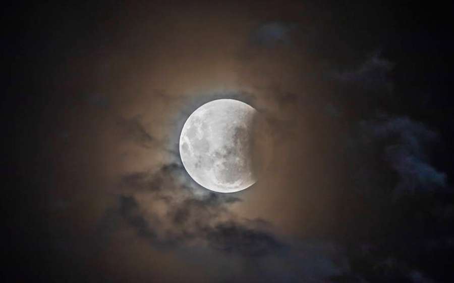 Αυτά 4 ζώδια θα χτυπήσει η Έκλειψη Σελήνης στον Σκορπιό.