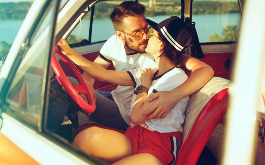 Τον γνώρισες στις διακοπές. Θα έχετε μια μόνιμη σχέση;