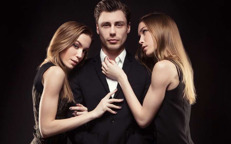 Πως αντιδρούν τα ζώδια όταν έχουν παράλληλη σχέση.