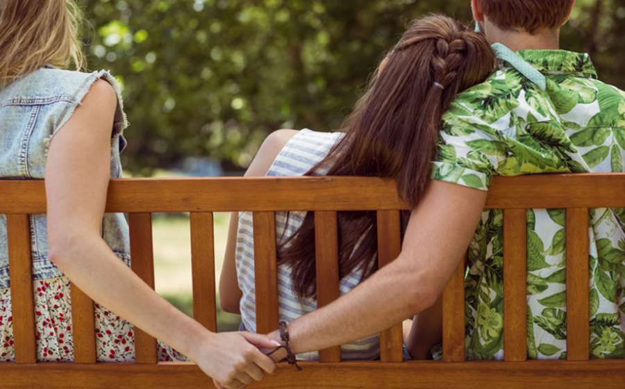 Μάθε πως αντιδρούν τα 12 ζώδια στις παράλληλες σχέσεις.