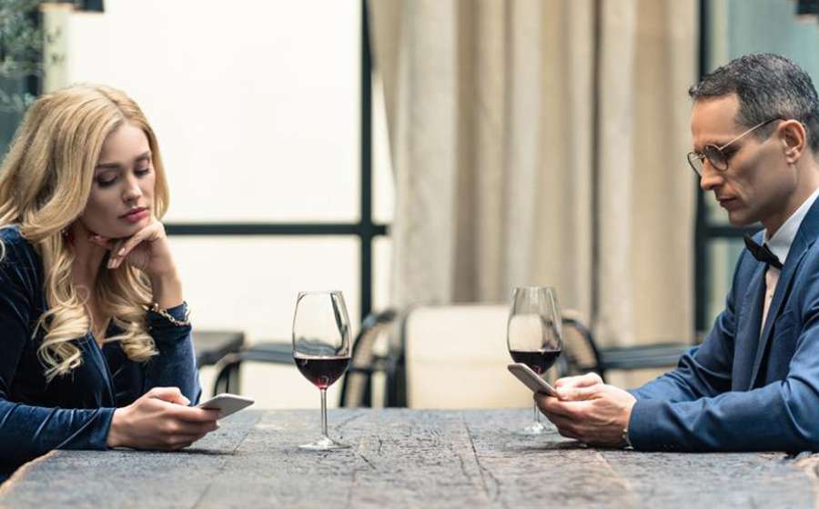 Πως θα καταλάβεις ότι είναι μαζί σου μονάχα από συνήθεια;