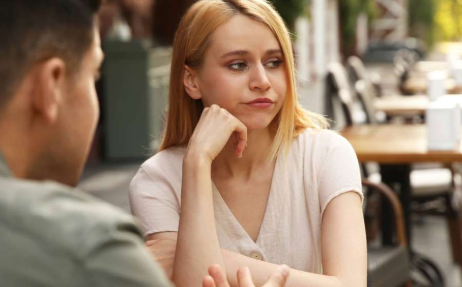 Τα 4 ζώδια που δείχνουν αδιάφορα μετά την απόρριψη.