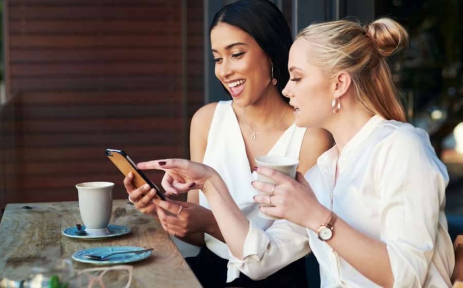 Τα 4 ζώδια που κάνουν overthinking στη σχέση.