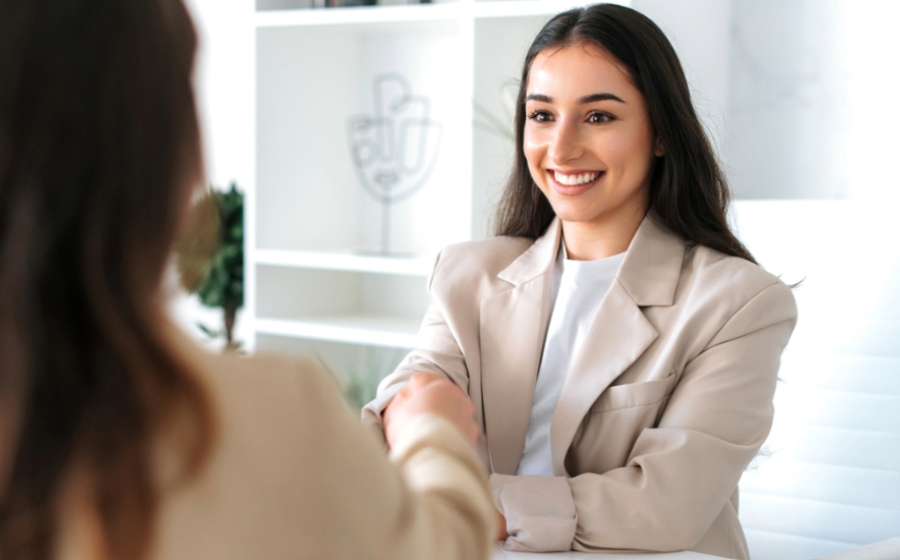 Τα 4 ζώδια που σε τεστάρουν πριν σε εμπιστευτούν.