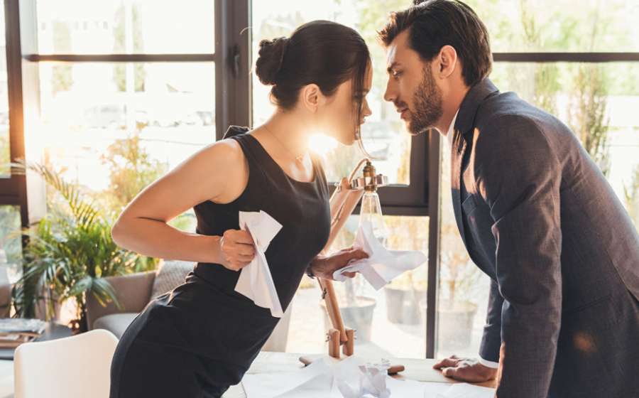 Ζώδια: Δες το ευαίσθητο σημείο του για να τον κατακτήσεις.