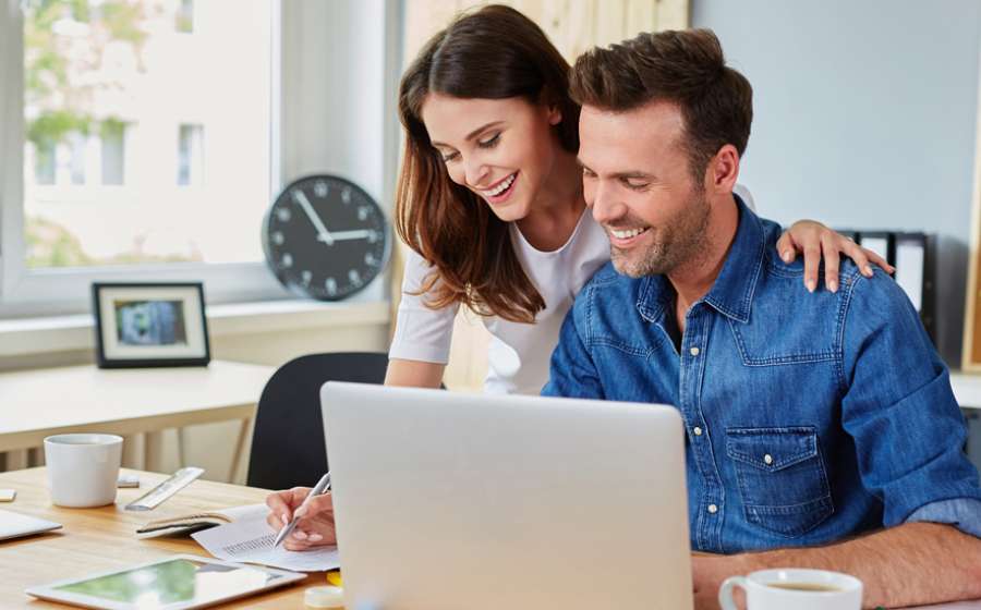 Ποια ζώδια φλερτάρουν στον εργασιακό τους χώρο;