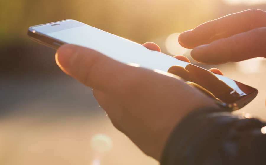 Ζώδια: Γιατί δεν επικοινωνεί μαζί σου;