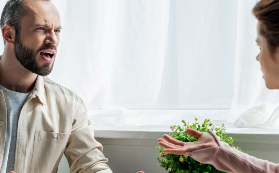 Ζώδια: Τι δεν αντέχουν οι άντρες στη συμπεριφορά μιας γυναίκας.