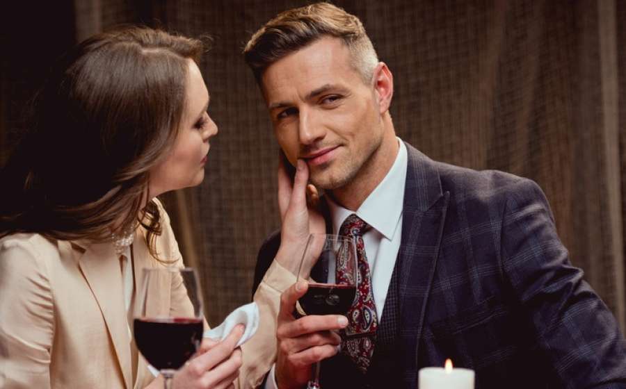 Ζώδια: Σε θέλει ακόμα ή απλά βολεύεται στη σχέση;