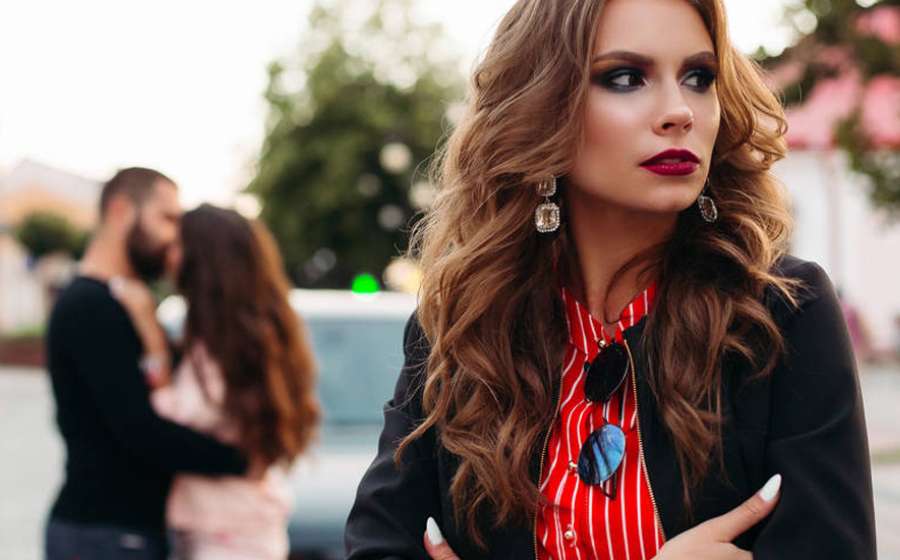 Ζώδια: Θα παρατήσει τη σχέση του ή θα έλθει με εσένα;