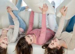 Ποια ζώδια σε κερδίζουν με το χιούμορ τους;