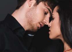 Ζώδια: Τι πρέπει να κάνεις για να σε θέλει σαν τρελός/ή;