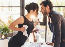 Ζώδια: Δες το ευαίσθητο σημείο του για να τον κατακτήσεις.