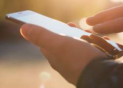 Ζώδια: Γιατί δεν επικοινωνεί μαζί σου;