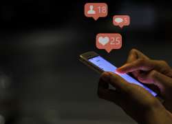 Τι SMS εξομολόγησης θα σου έστελνε ανάλογα με το ζώδιό του;